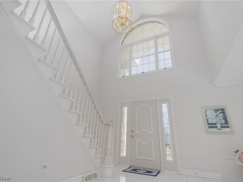 4883 Earlscourt Circle NW, Canton, OH 44718 Photo 3