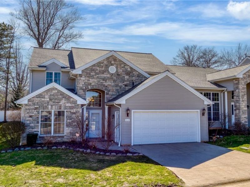 304 Cobblestone Drive, Mayfield Heights, OH 44143 Photo 1