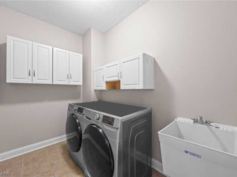 304 Cobblestone Drive, Mayfield Heights, OH 44143 Photo 11