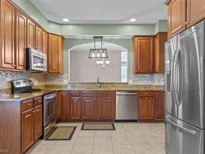 304 Cobblestone Drive, Mayfield Heights, OH 44143 Photo 13