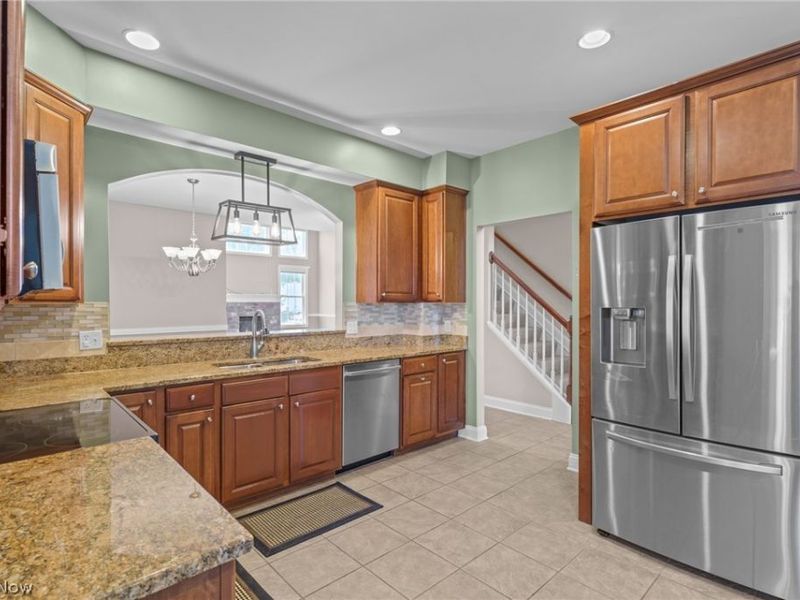 304 Cobblestone Drive, Mayfield Heights, OH 44143 Photo 17