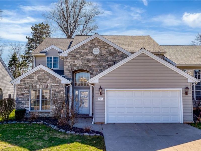 304 Cobblestone Drive, Mayfield Heights, OH 44143 Photo 2