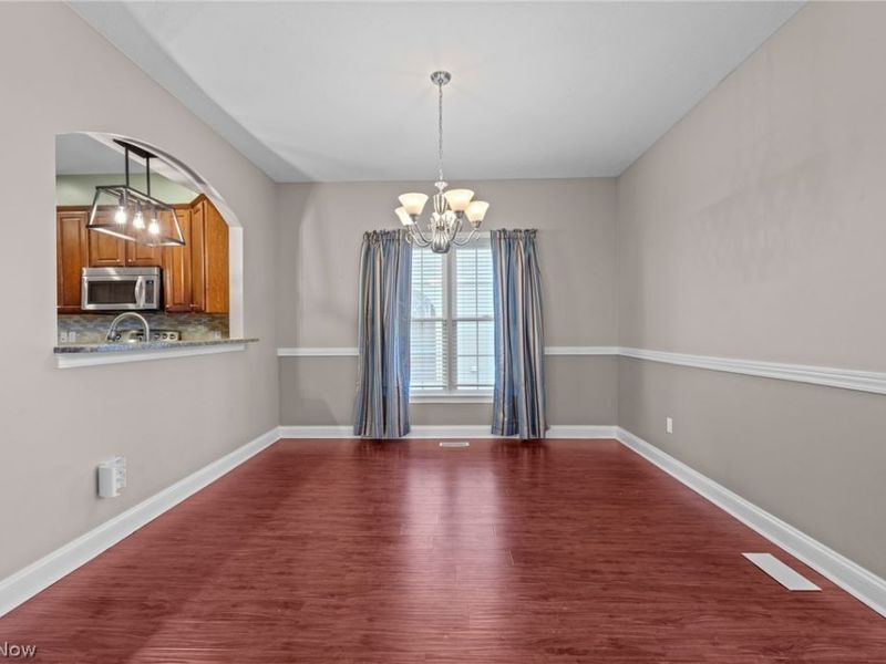 304 Cobblestone Drive, Mayfield Heights, OH 44143 Photo 20