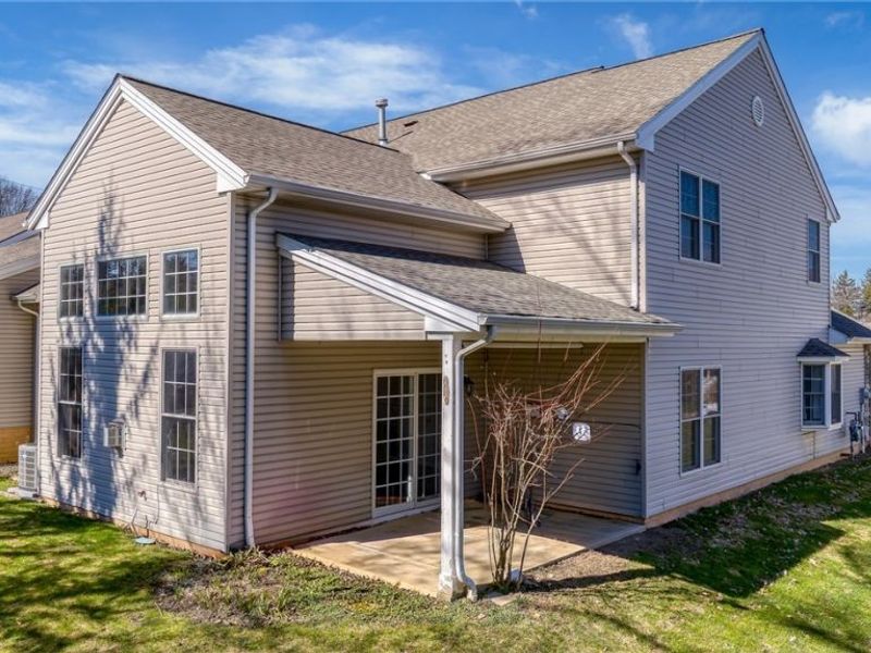 304 Cobblestone Drive, Mayfield Heights, OH 44143 Photo 3