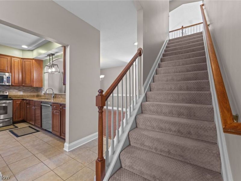 304 Cobblestone Drive, Mayfield Heights, OH 44143 Photo 35