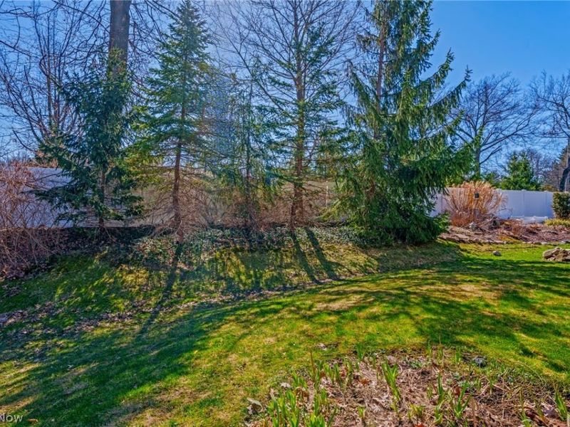 304 Cobblestone Drive, Mayfield Heights, OH 44143 Photo 46