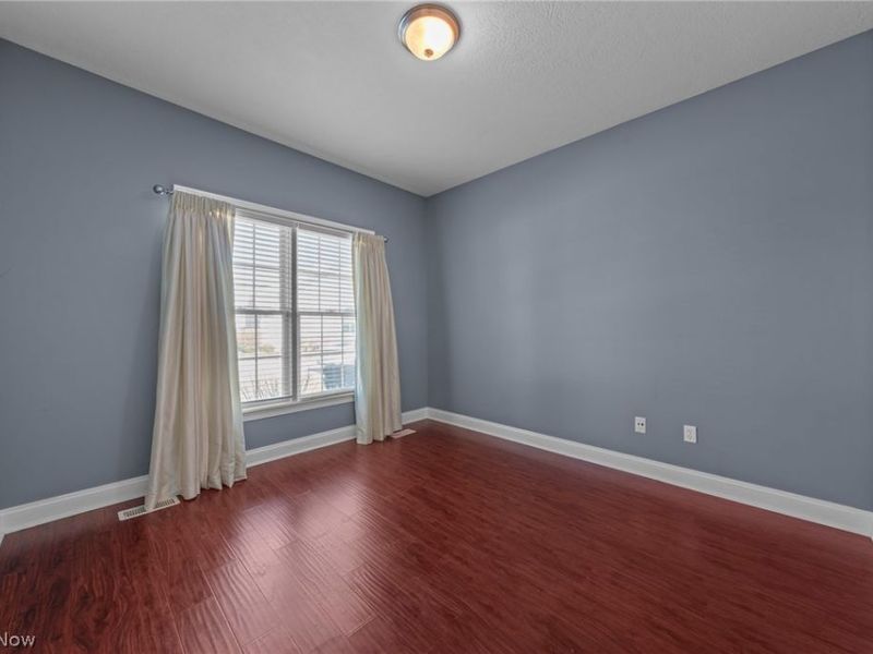 304 Cobblestone Drive, Mayfield Heights, OH 44143 Photo 7