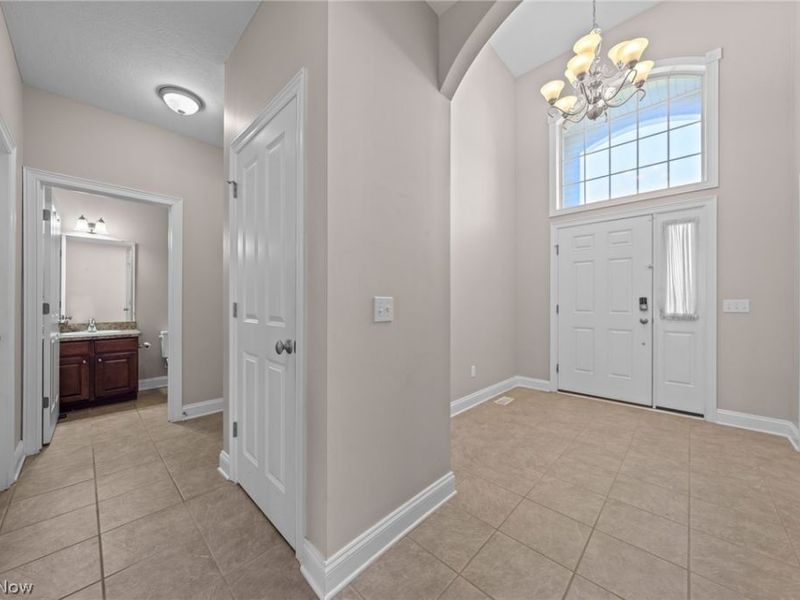 304 Cobblestone Drive, Mayfield Heights, OH 44143 Photo 8