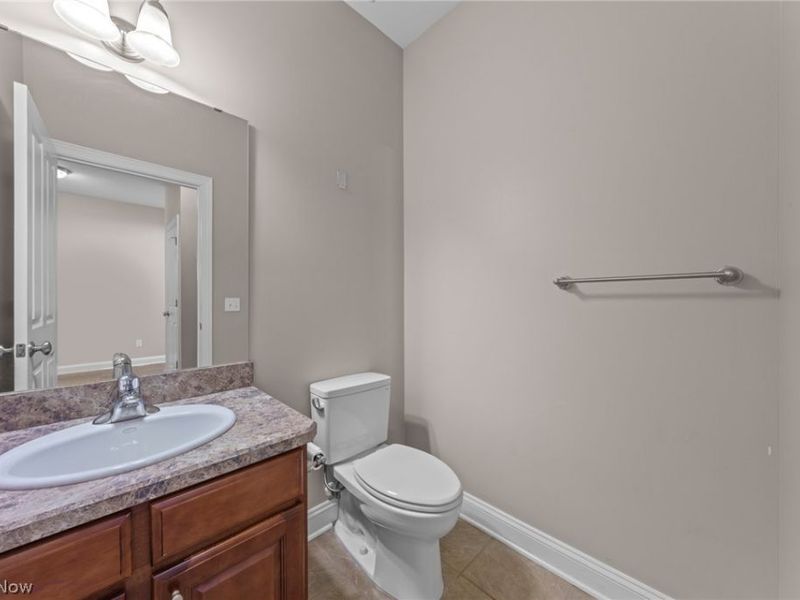 304 Cobblestone Drive, Mayfield Heights, OH 44143 Photo 9