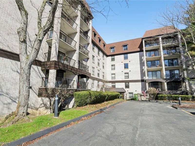 800 Brick Mill Run, Unit 109, Westlake, OH 44145 Photo 3