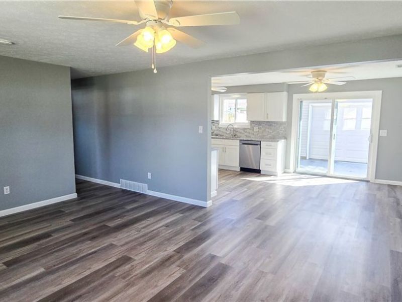 7496 Southland Drive, Mentor on the Lake, OH 44060 Photo 2