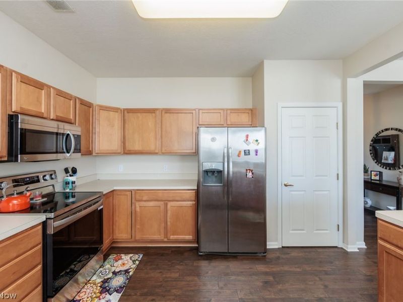 9469 Grist Mill Drive, North Ridgeville, OH 44039 Photo 11