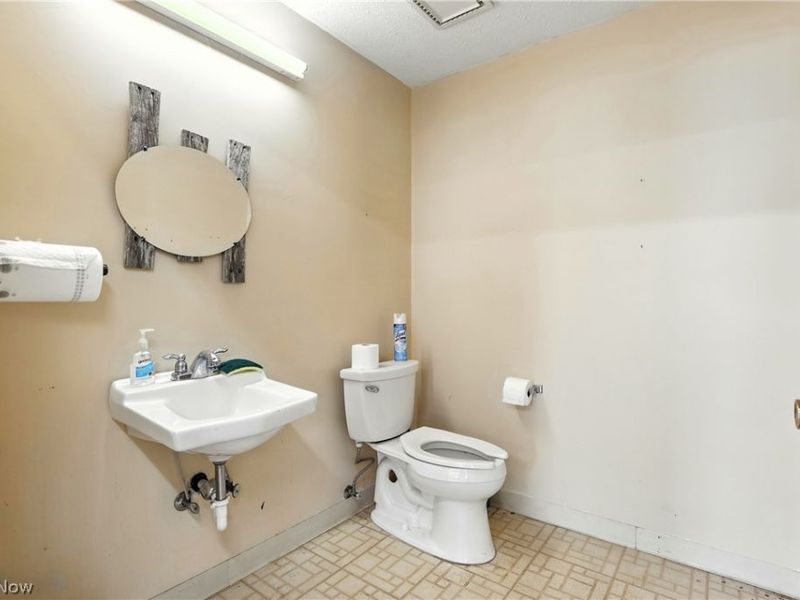 46145 Telegraph Road, Amherst, OH 44001 Photo 14