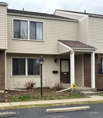 4 Meadowbrook Court, Perrysburg, OH 43551 Main Photo