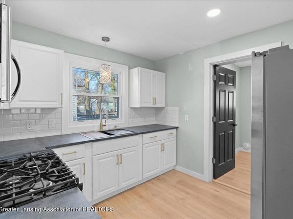 920 Clyde Street, Lansing, MI 48915