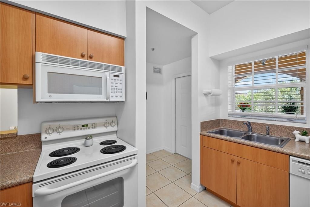 950 Hancock Creek South Blvd, Unit 124, Cape Coral, FL 33909 Photo