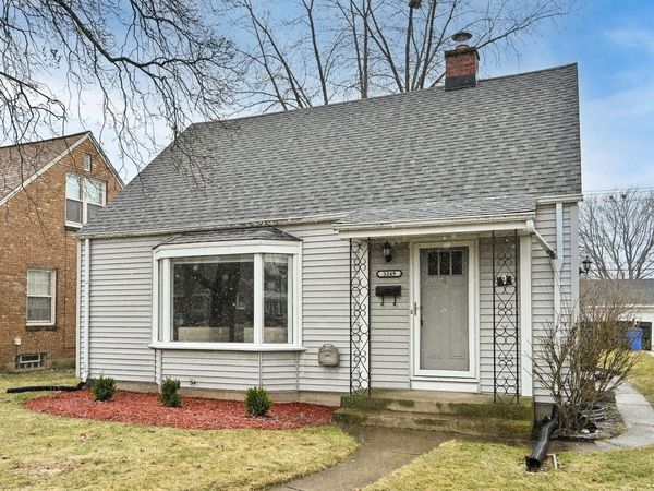 5249 N Bay Ridge AVENUE, Whitefish Bay, WI 53217