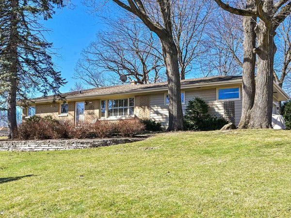 1531 N 118th STREET, Wauwatosa, WI 53226