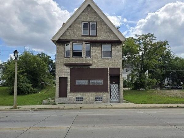 3925 W North AVENUE, Milwaukee, WI 53208