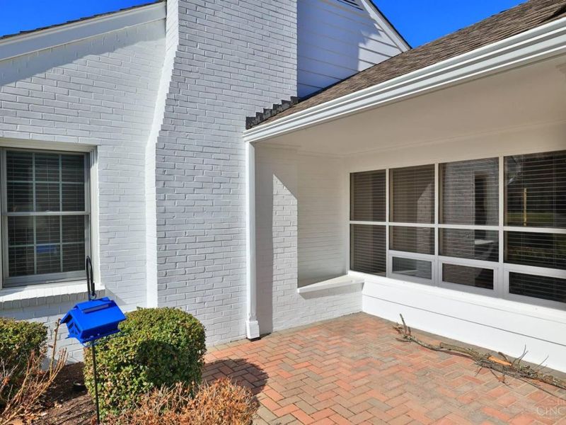 7708 Ahwenasa Lane, Indian Hill, OH 45243 Photo 4