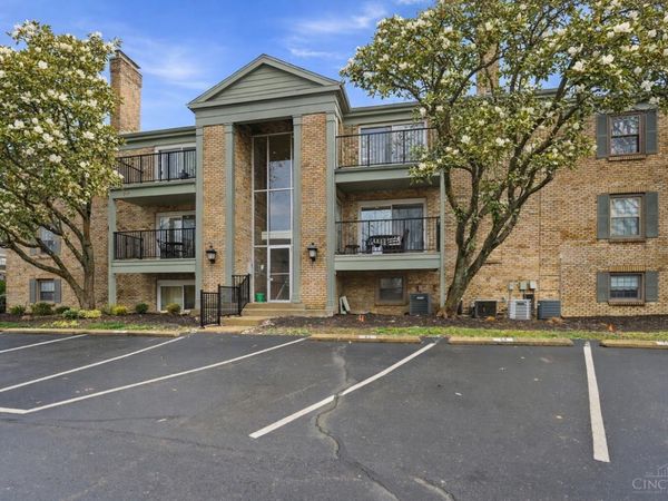 9750 Bunker Hill Lane, Unit 60, Montgomery, OH 45242