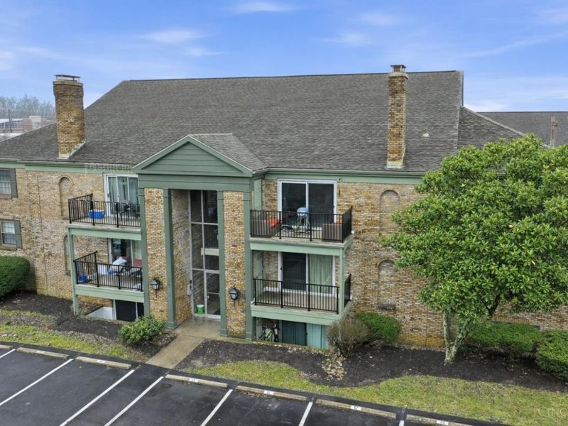 9750 Bunker Hill Lane, Unit 60, Montgomery, OH 45242 Photo 2