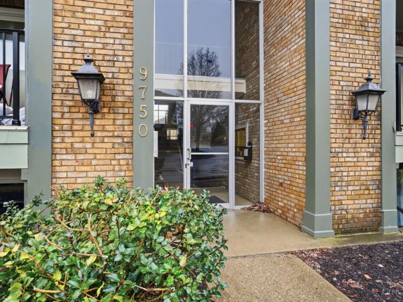 9750 Bunker Hill Lane, Unit 60, Montgomery, OH 45242 Photo 3