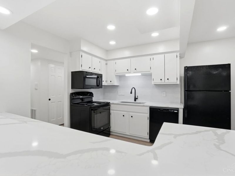 9750 Bunker Hill Lane, Unit 60, Montgomery, OH 45242 Photo 8