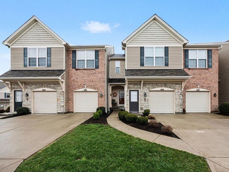 9370 Bridgecreek Drive, Springdale, OH 45231 Photo 2