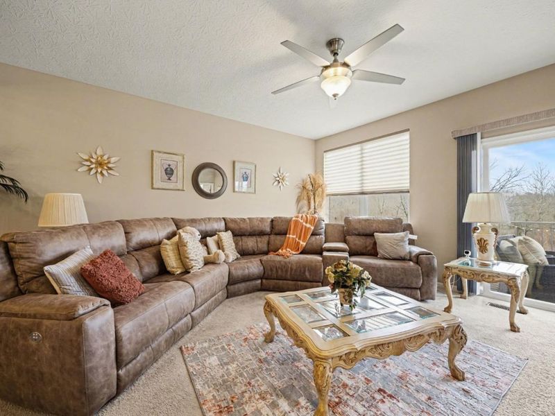 9370 Bridgecreek Drive, Springdale, OH 45231 Photo 4