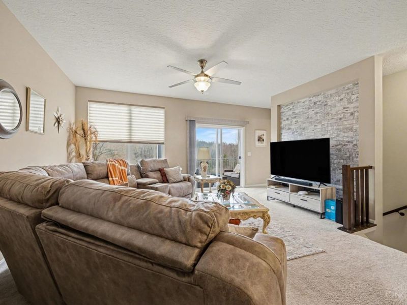 9370 Bridgecreek Drive, Springdale, OH 45231 Photo 6