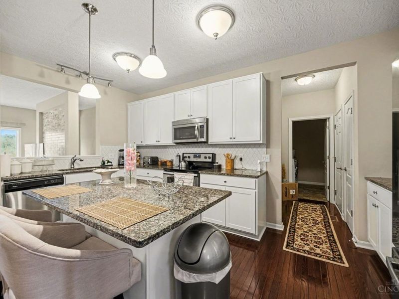 9370 Bridgecreek Drive, Springdale, OH 45231 Photo 8