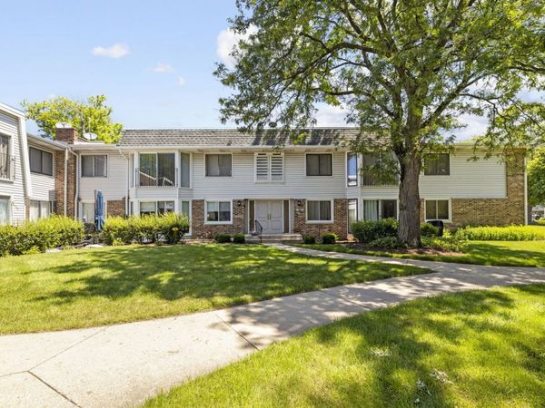 2700 Mitchell Drive , Unit 5, Woodridge, IL 60517