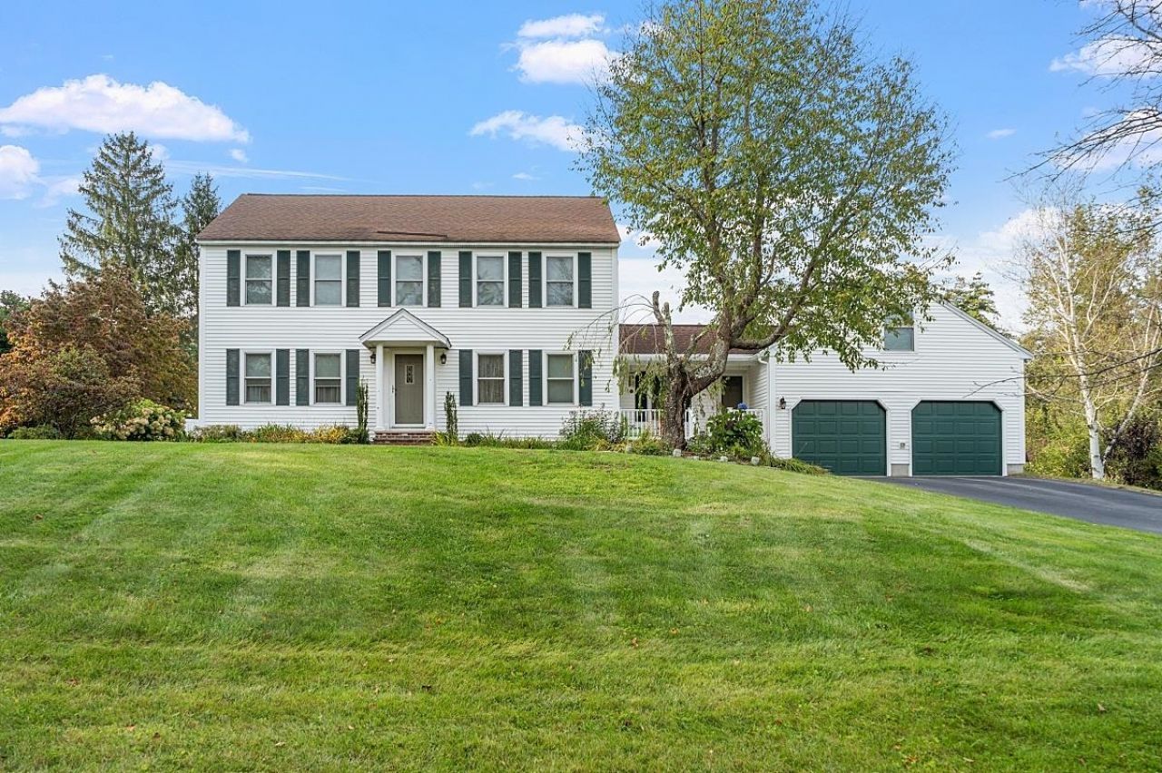 8 Rock N Pines Road, Fremont, NH 03044 Main Photo