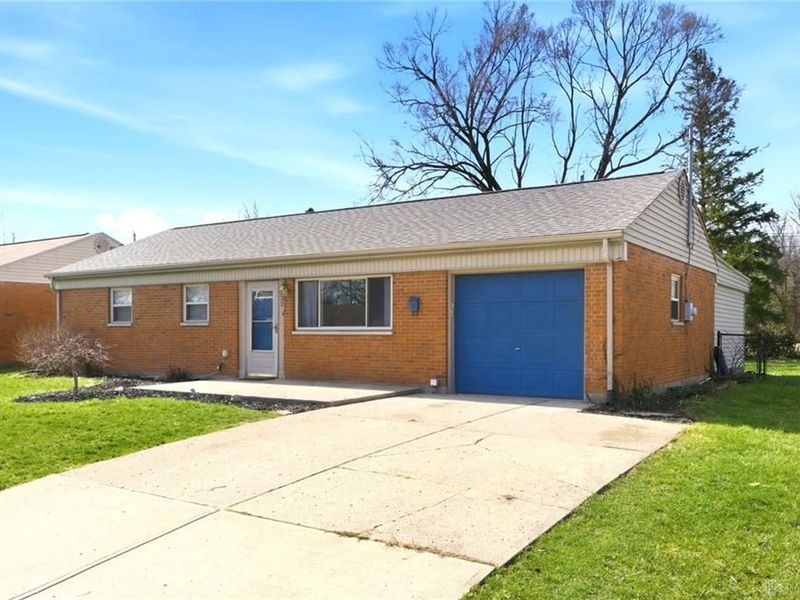 322 Lutz Drive, Englewood, OH 45322 Photo 2