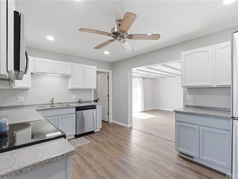 322 Lutz Drive, Englewood, OH 45322 Photo 5