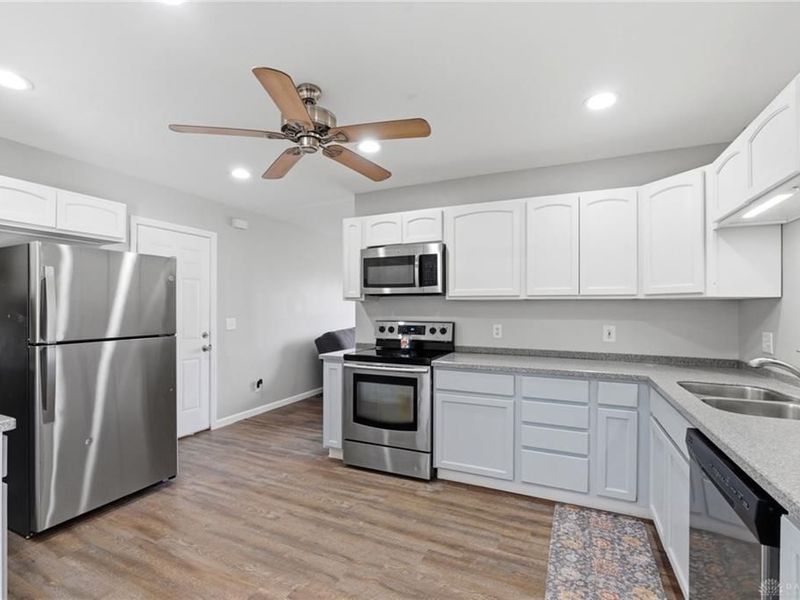 322 Lutz Drive, Englewood, OH 45322 Photo 6