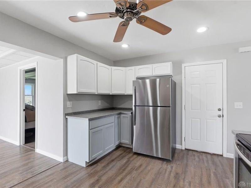 322 Lutz Drive, Englewood, OH 45322 Photo 7