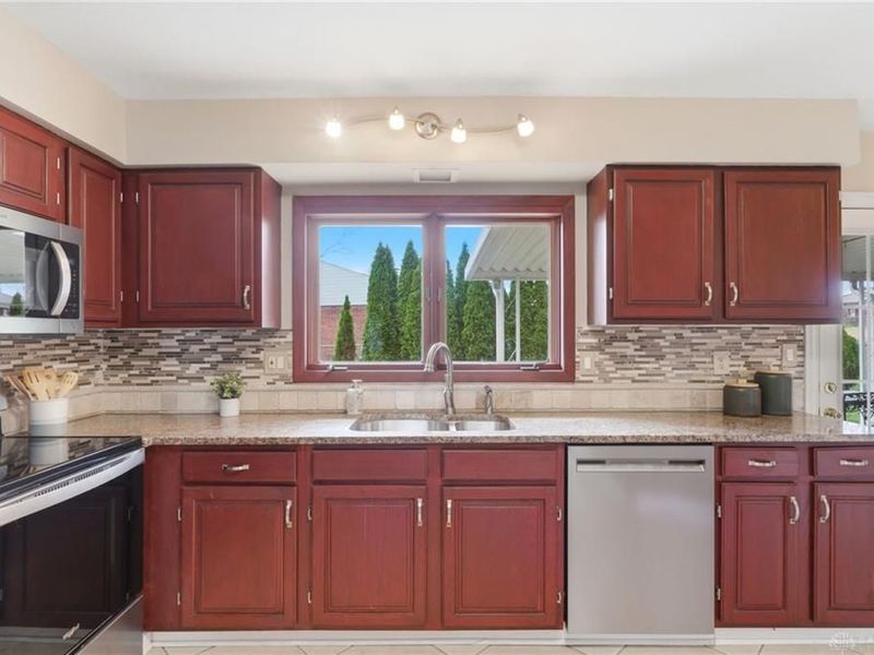 1108 Chateau Drive, Kettering, OH 45429 Photo 10