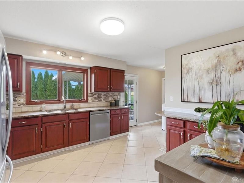 1108 Chateau Drive, Kettering, OH 45429 Photo 9