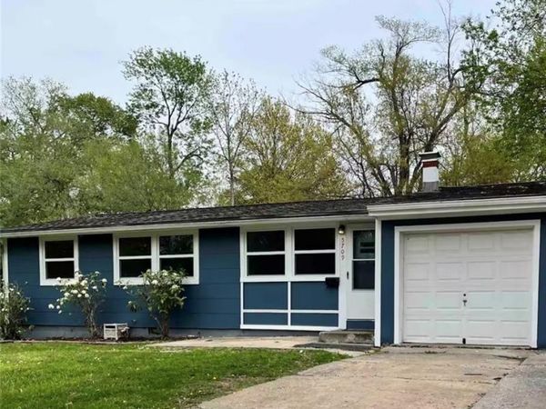 5709 N Woodland Avenue, Kansas City, MO 64118
