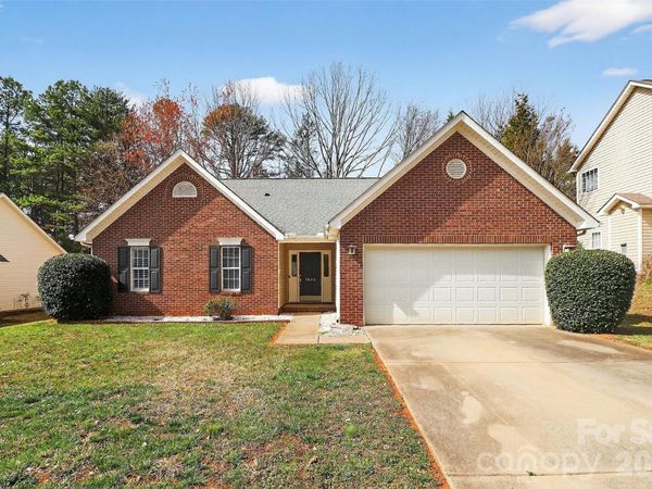 7022 Duchamp Drive, Charlotte, NC 28215