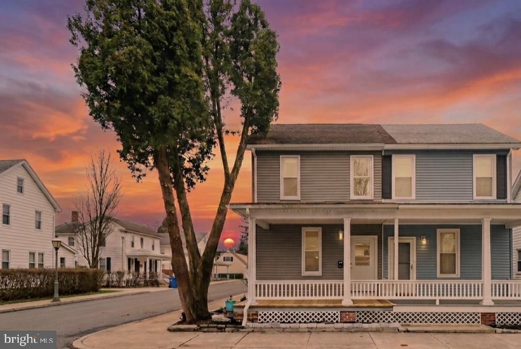 301 W 2nd Street, Hummelstown, PA 17036 Main Photo