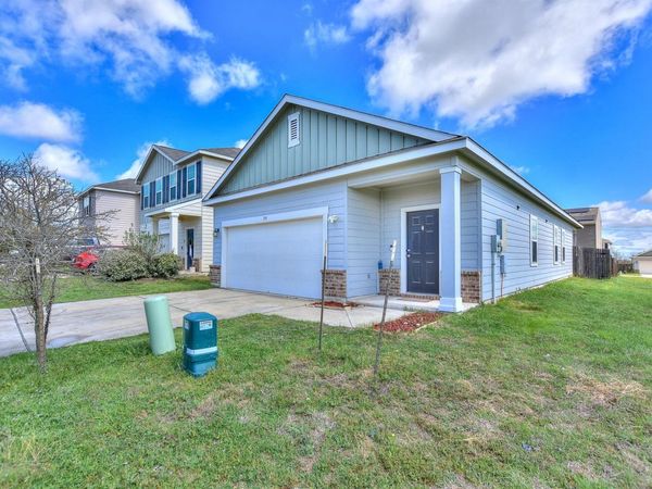 109 Helios DR, Jarrell, TX 76537