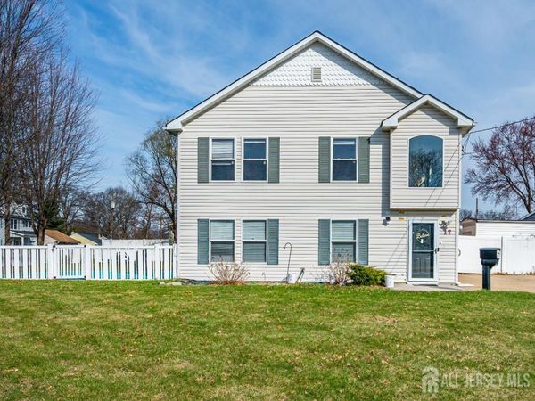 17 Idlewild Road, Edison, NJ 08817