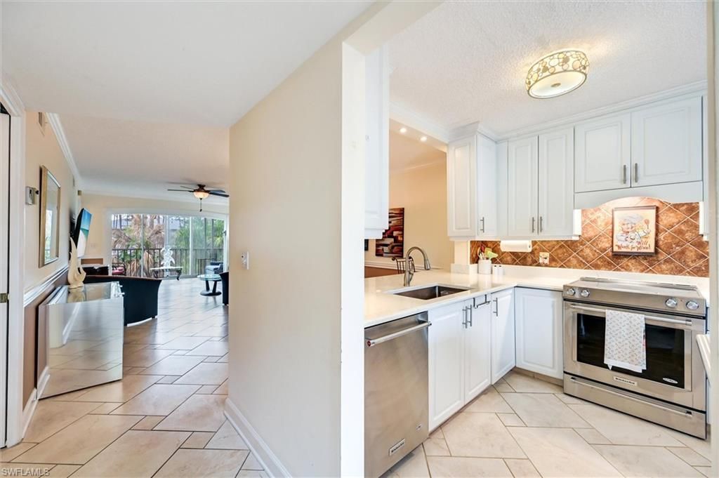 3032 Sandpiper Bay Cir, Unit G205, Naples, FL 34112 Photo