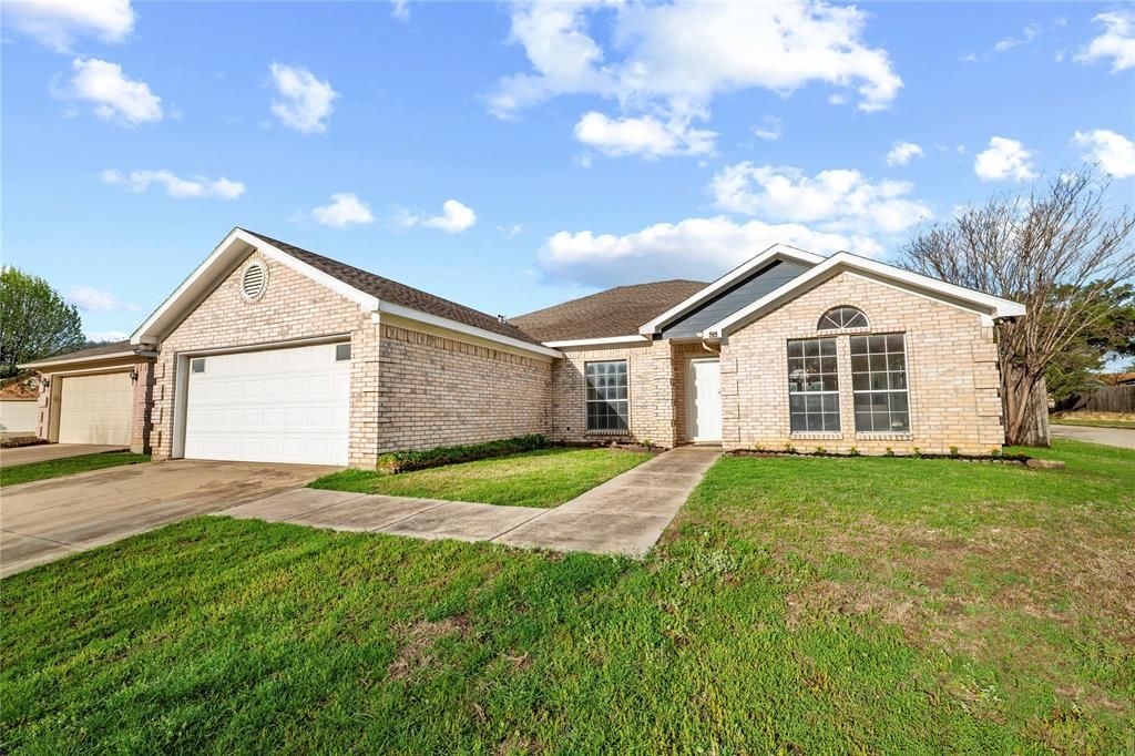 7413 Marsarie Court, Fort Worth, TX 76137 Main Photo