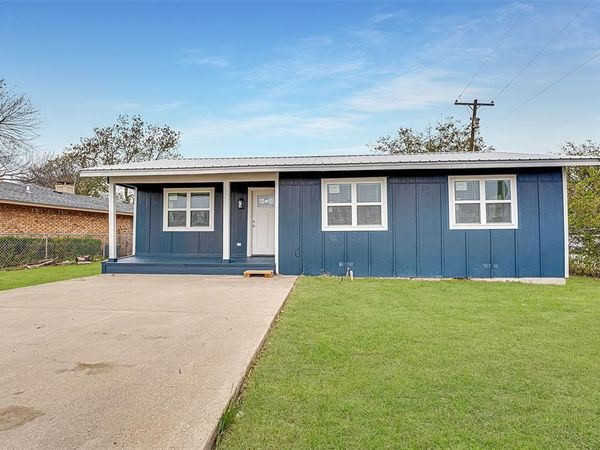 308 Avenue E, Ennis, TX 75119