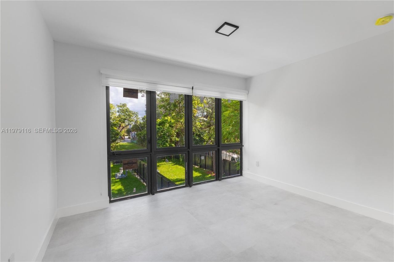 53 NW 52nd St, Miami, FL 33127 Photo