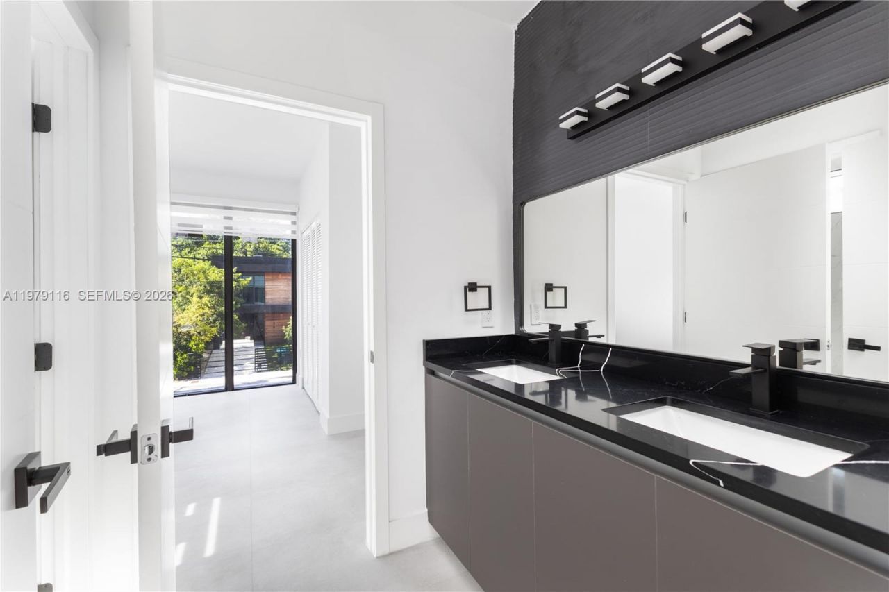 53 NW 52nd St, Miami, FL 33127 Photo